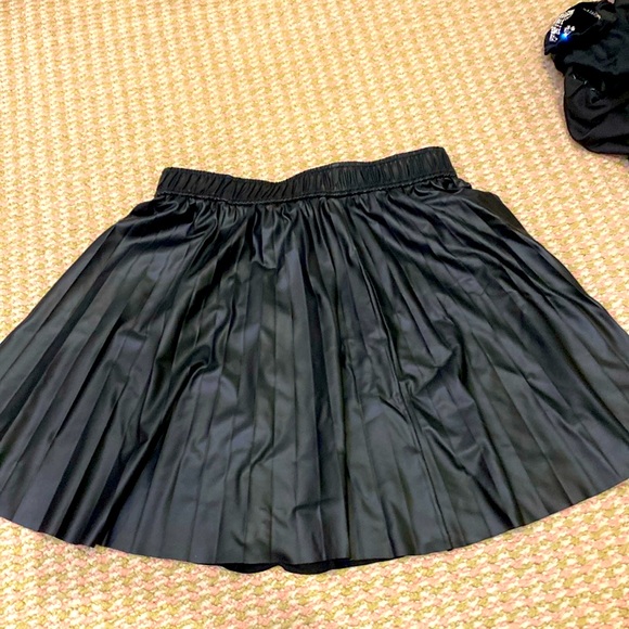 Mini pleated leather skirt - Picture 1 of 3